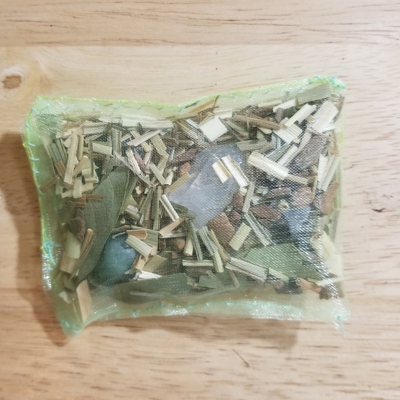 Good Luck Satchets with Herbs & Crystals - Picture 3 of 3